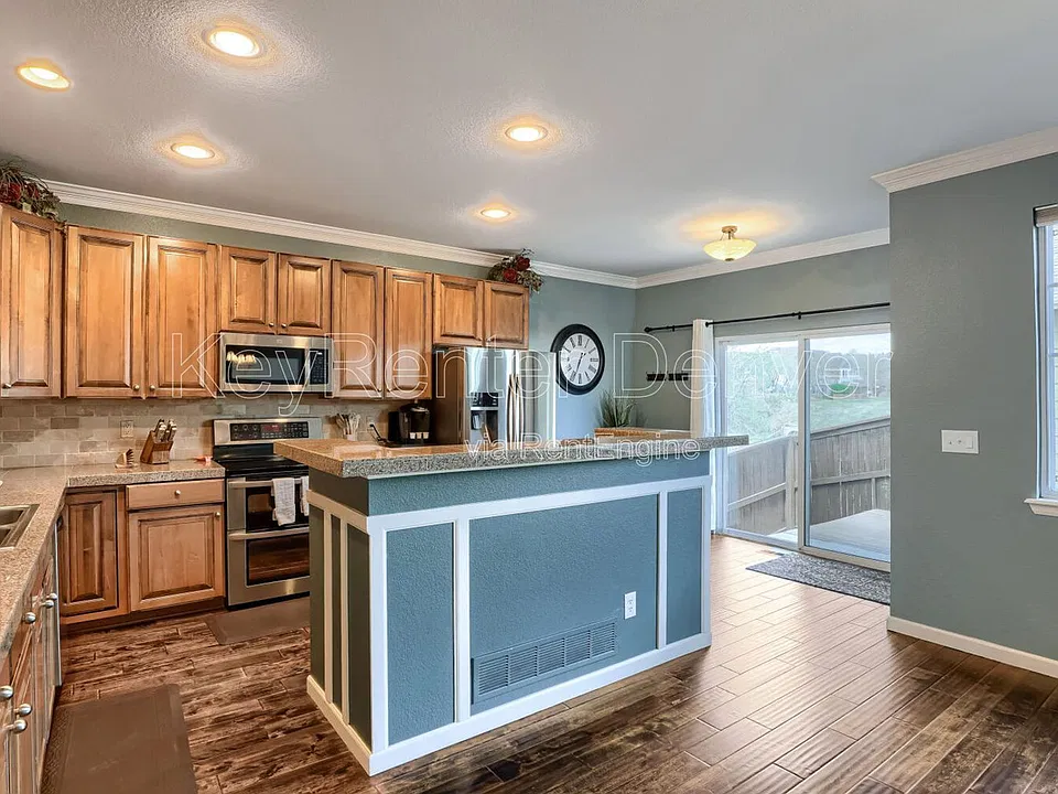 22706 E Ottawa Pl