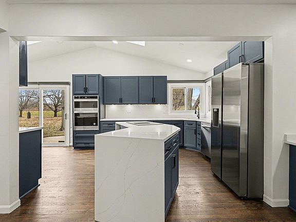 3rd image of 3002 N Maple Tree Ln