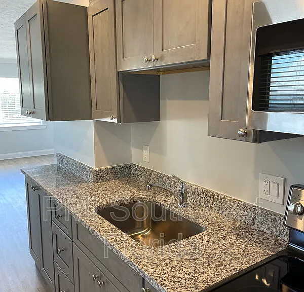 6367 Gateway Ave — Photo 2
