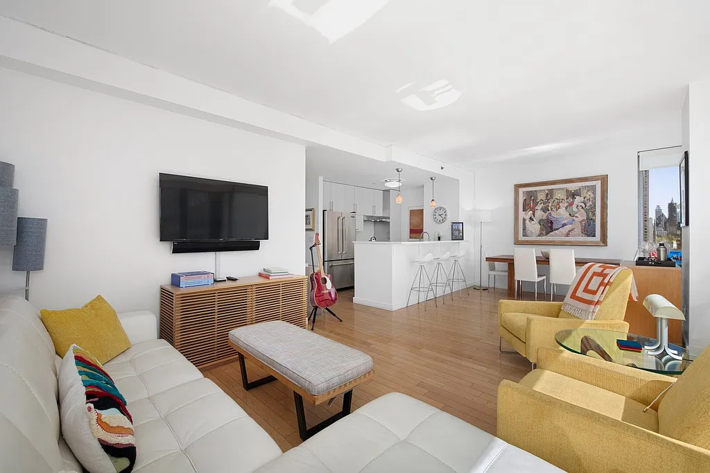 225 West 60th Street — Photo 2