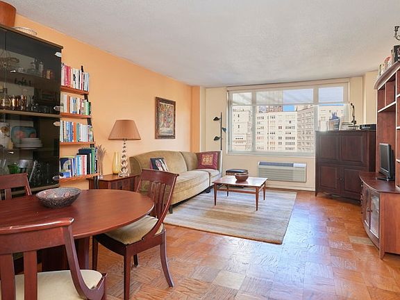 3rd image of 130 W 67th St APT 17G