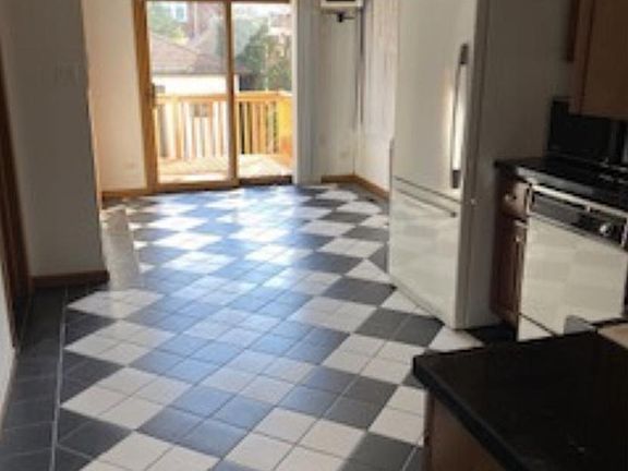 5th image of 3339 S Emerald Ave #1627