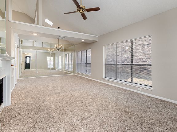 3rd image of 2921 Menlo Park Ln