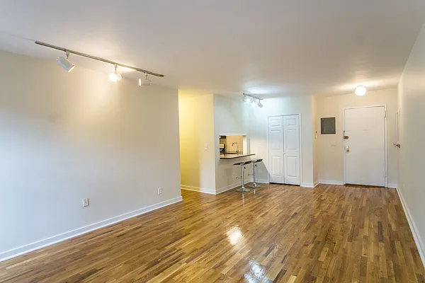 Rented by Vespa Properties Group | media 28