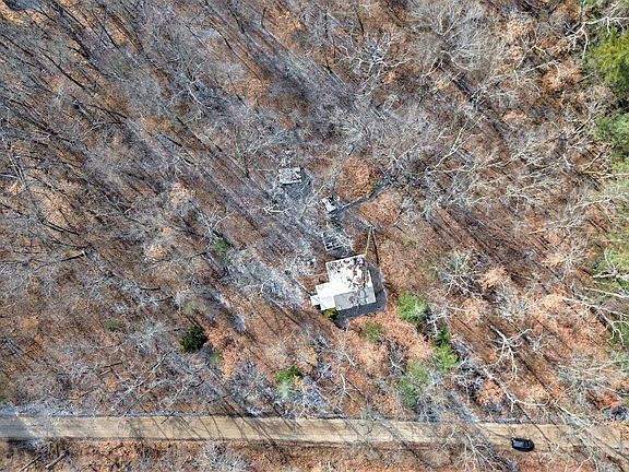 2nd image of 810 E Three Mile Rd