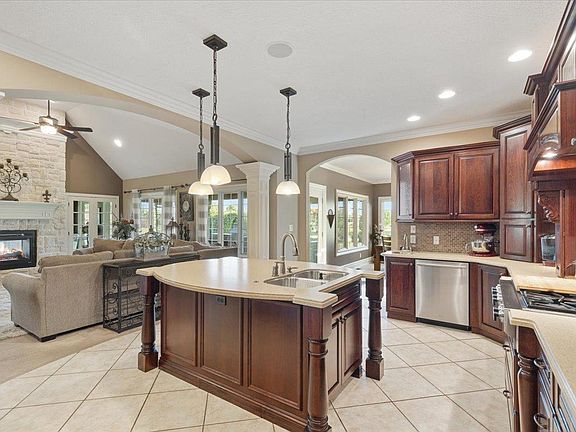 5th image of 5604 N Lakeshore Dr