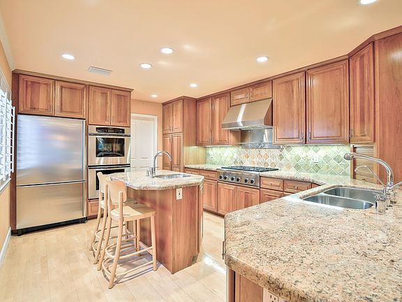 5th image of 26 Trillium Ln