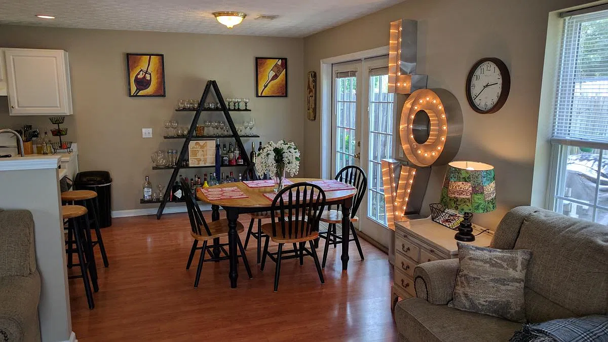 3 bed, 2.5 bath, 1350 sqft, $2,150 — Photo 4