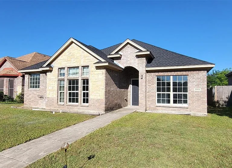 2923 Preston Trl — Photo 2