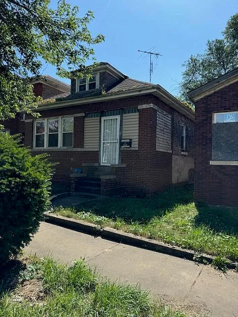 1318 Van Buren St photo 1