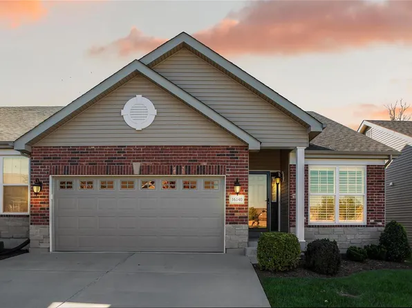 16140 Amber Vista Dr, Ellisville, MO 63021