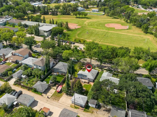 9457 79th St NW, Edmonton, AB T6C 2R8