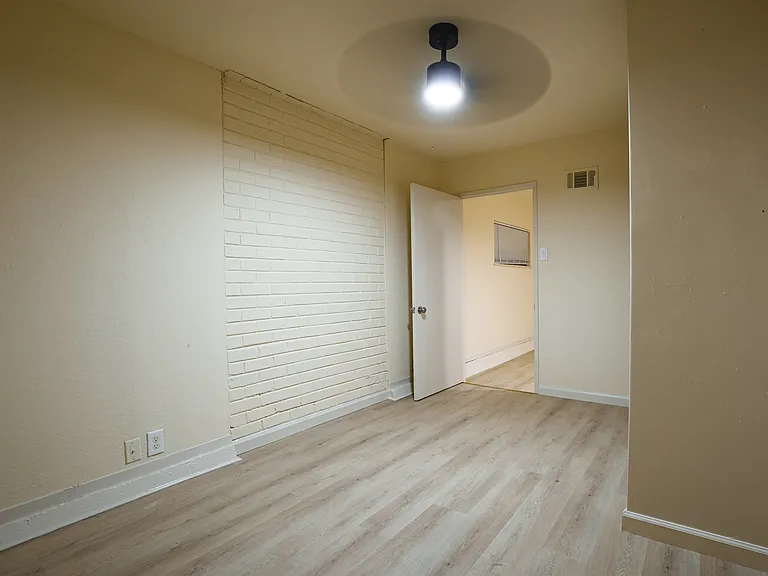 582 Euclid Ave #B — Photo 11