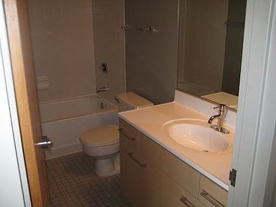 2nd image of 925 W Huron St APT 105