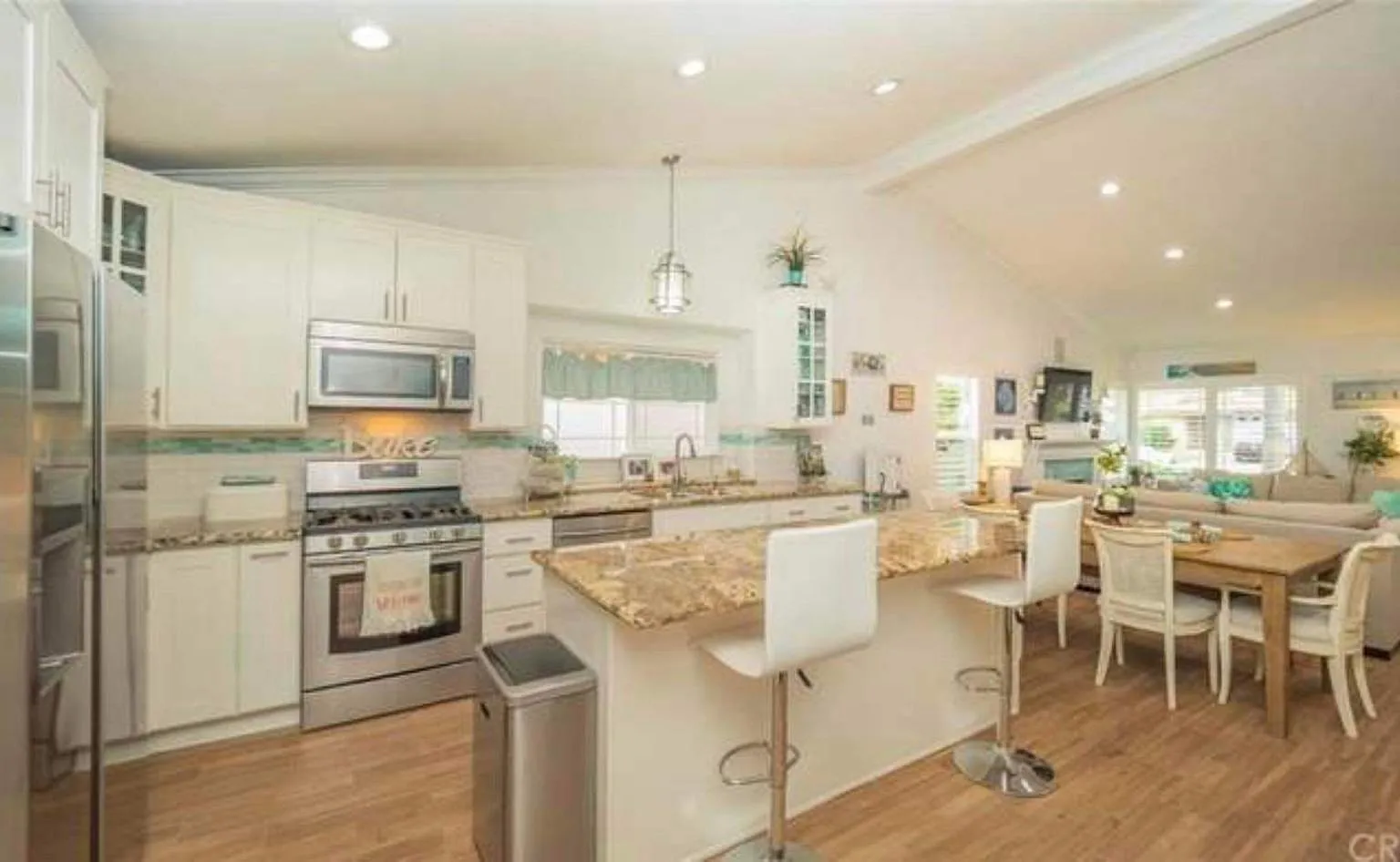 3 bed, 1492 sqft, $3,995 — Photo 3