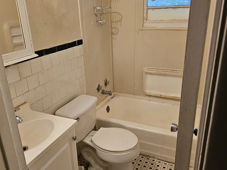 4655 Poinciana Dr — Photo 22
