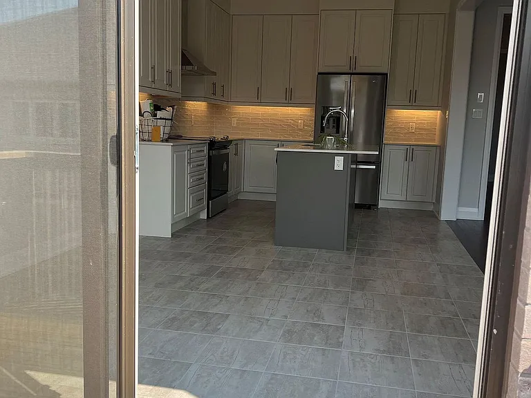 14 Periwinkle Rd E — Photo 7
