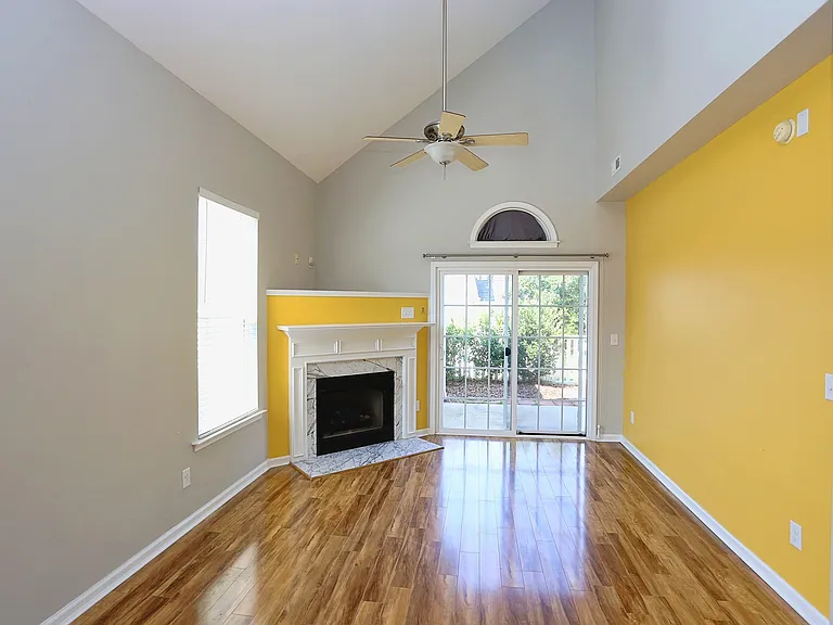 915 Cinnamon Dr — Photo 3