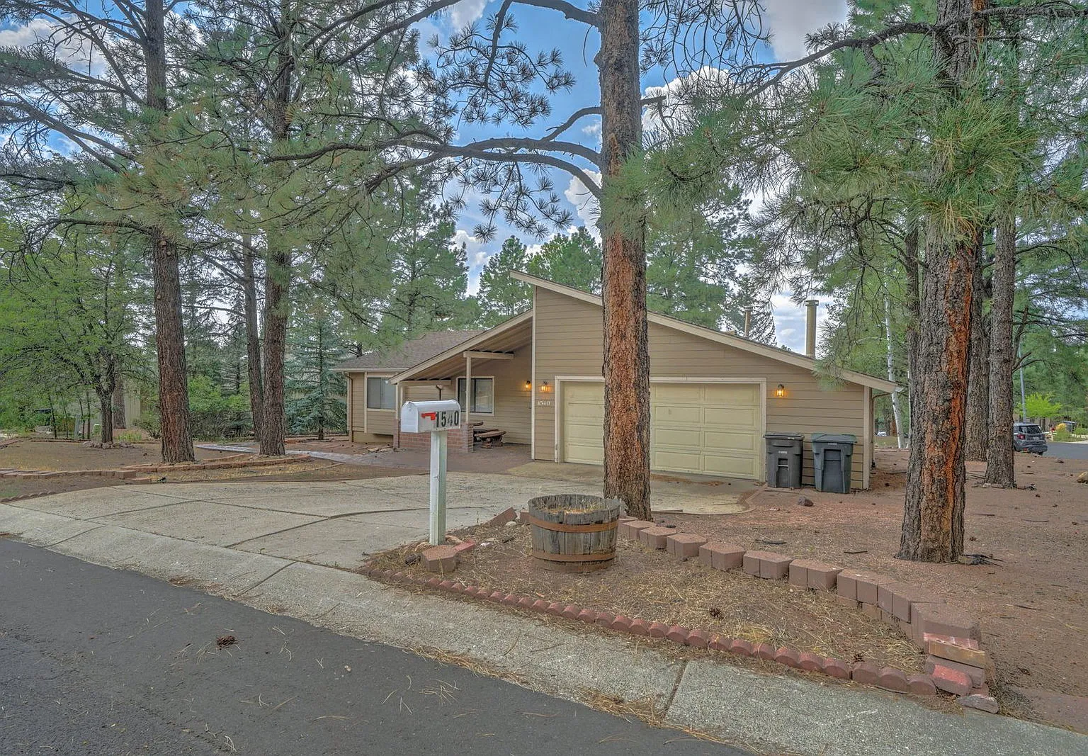 3 bed, 2.0 bath, 1700 sqft, $3,000 — Photo 3