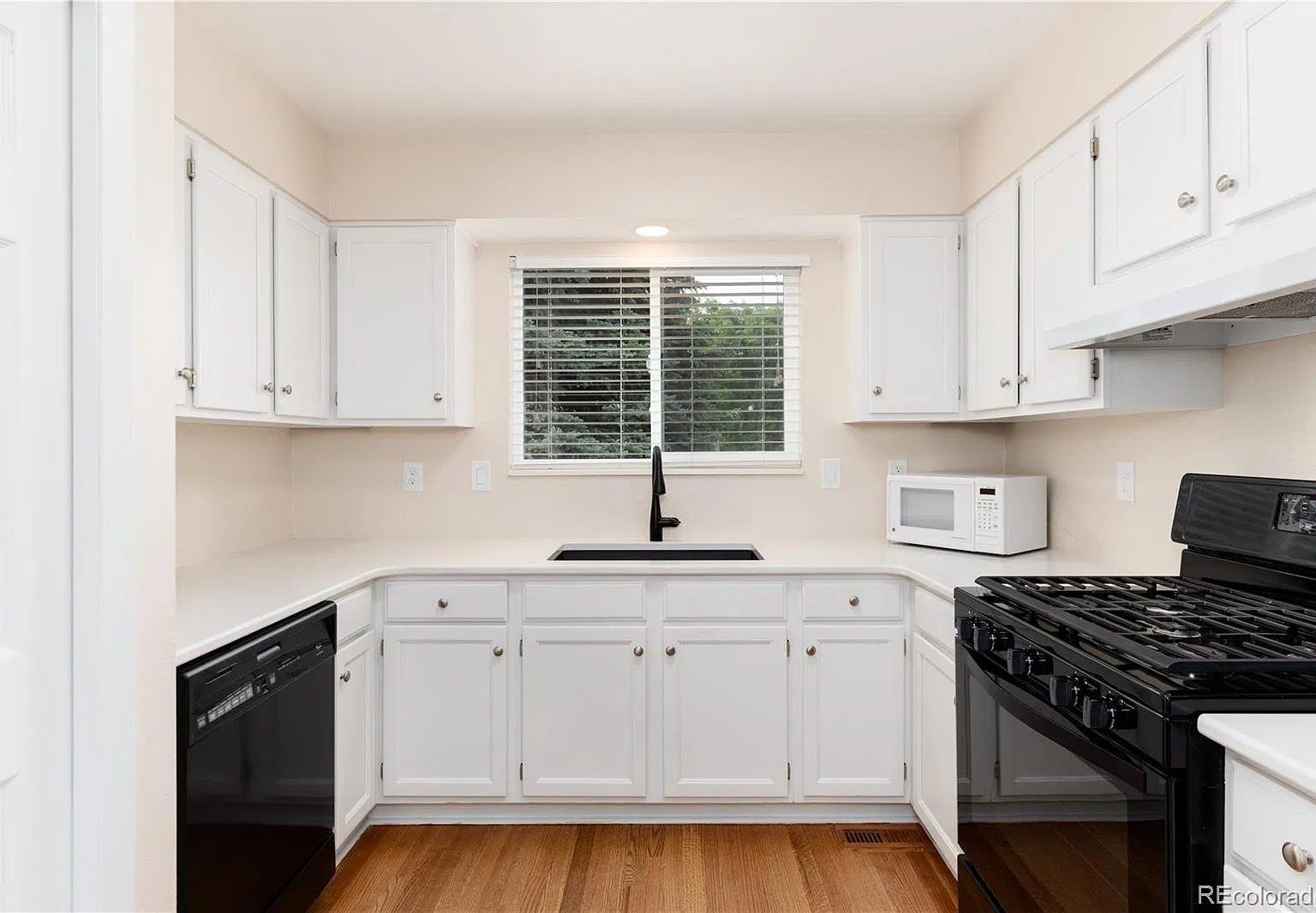 4 bed, 2.0 bath, 1781 sqft, $2,695 — Photo 2