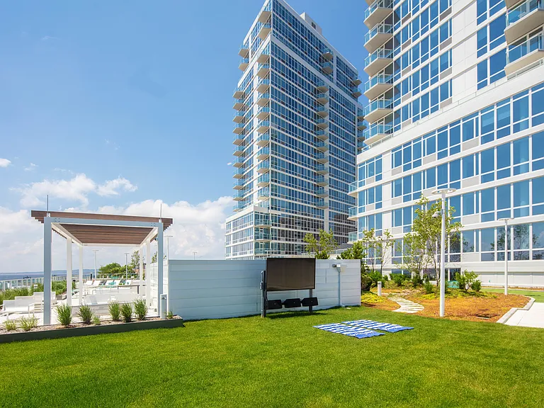 1 Ocean Dr — Photo 9