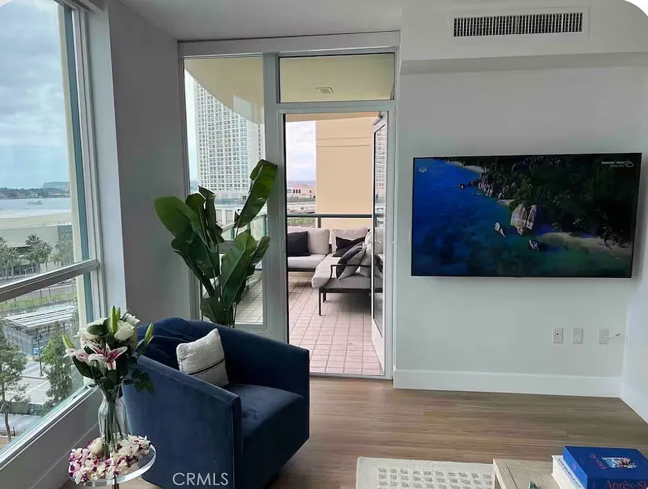 2 bed, 1250 sqft, $7,800 — Photo 3