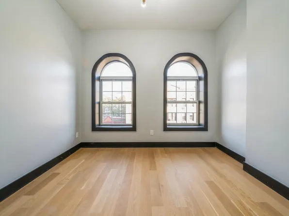 41 Van Wagenen Avenue image 3 of 26