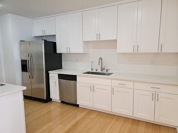2nd image of 419 N Oakhurst Dr