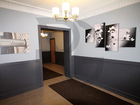 3rd image of 550 W Arlington Pl #550202