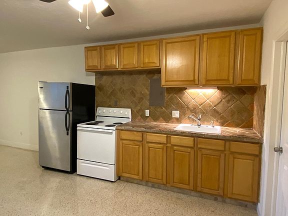 2nd image of 1075 NE 127th St APT 6