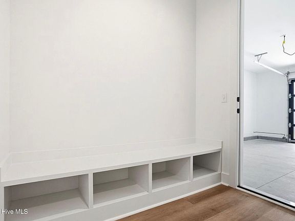 5th image of 5015 Peachtree Ave