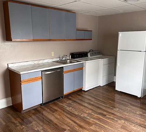 Kitchen with washer/dryer