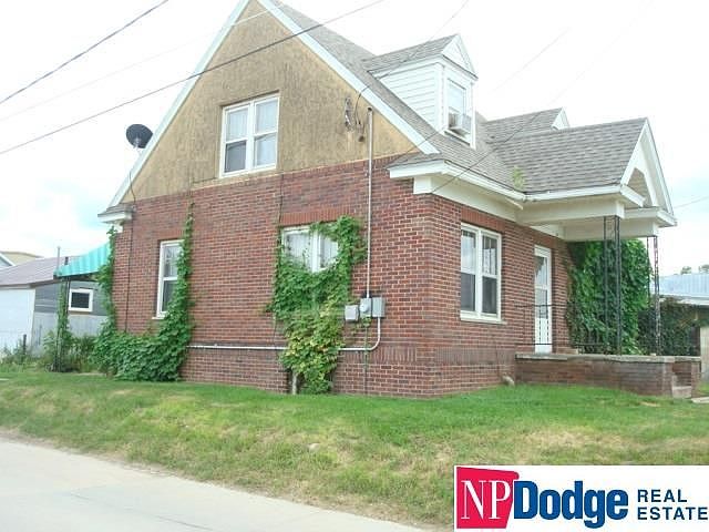1st image of 102 E 1st St