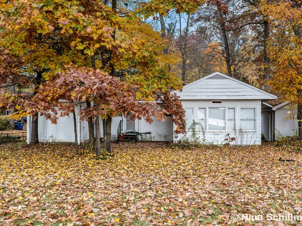 7603 S Croton Hardy Dr, Newaygo, MI 49337