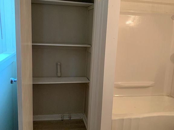 4th image of 3528 Admiral Dr #B