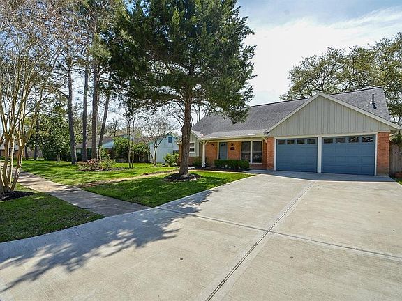 3rd image of 5711 Cerritos Dr