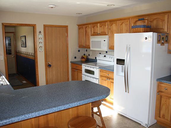 2nd image of 130 Emerald Ln