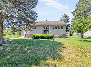 143 N Grand Pointe Dr, Brooklyn, MI 49230