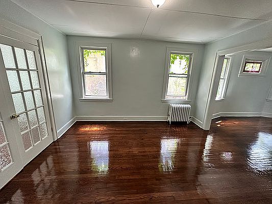 4th image of 810 College Pl Floor 1