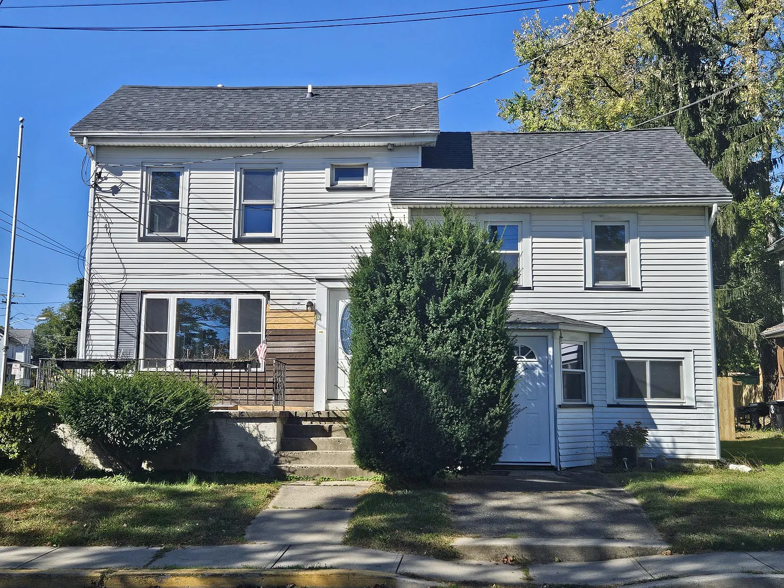 3 bed, $2,400 — Photo 1