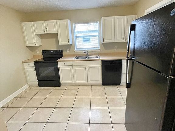4th image of 13270 Gillespie Ave
