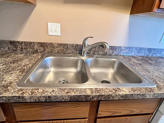 4th image of 7-1812 Knox St #7