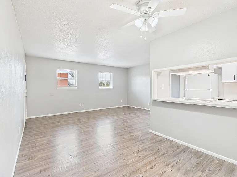 Tanglewood Apartments — Photo 9