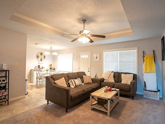 2nd image of 4041 Stratford Cir