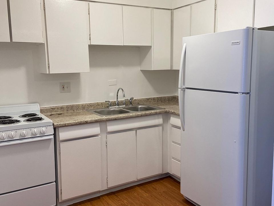 1st image of 1030 Chicago Ave APT 107