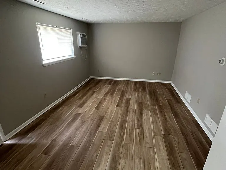 8917 Middlebranch Ave NE — Photo 2