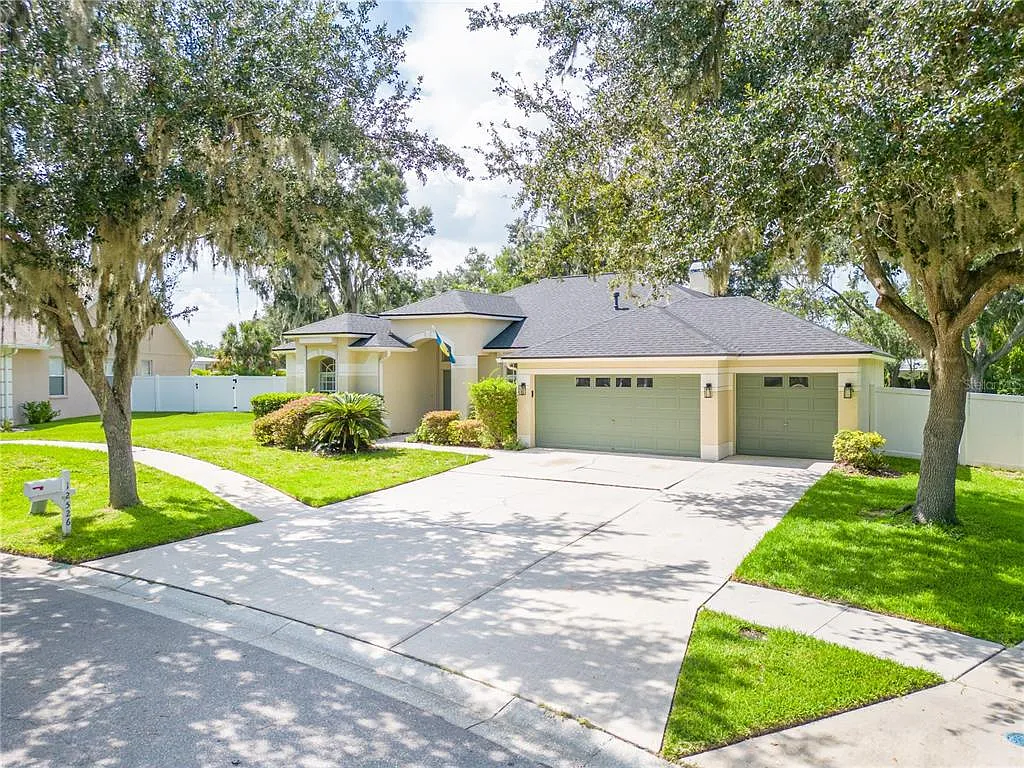 4 bed, 3.0 bath, 2203 sqft, $4,200 — Photo 2