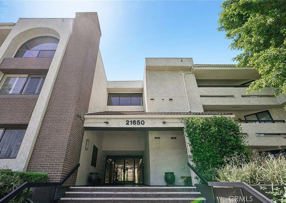 1st image of 21650 Burbank Blvd Unit 206