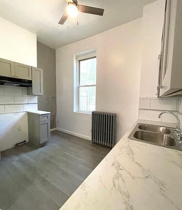 4th image of 818 Grand St Floor 2