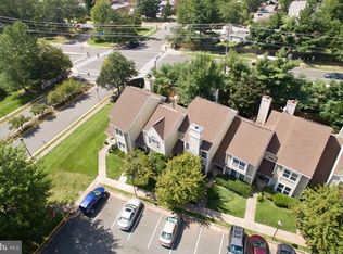 6022 Creekstone Ln, Centreville, VA 20120